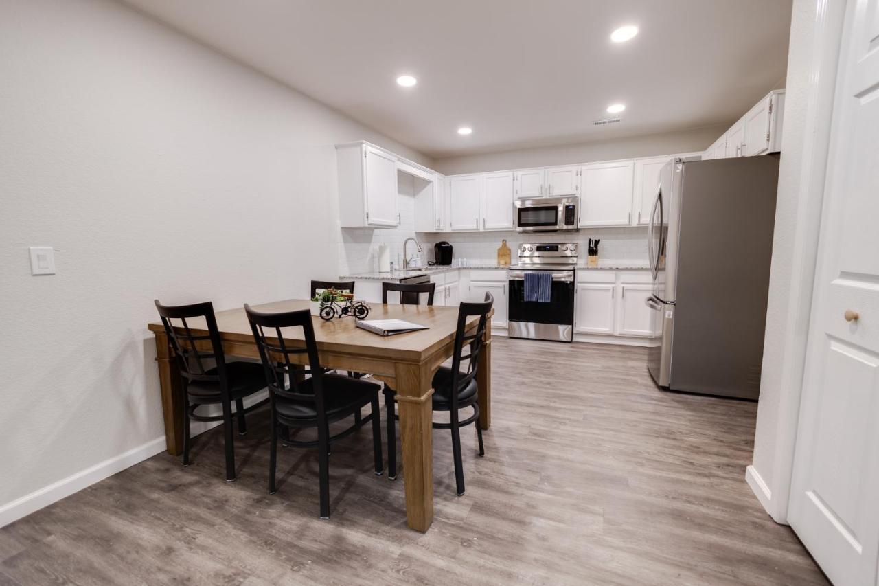 Trailside Townhouse - Close To Downtown & Bike Trails Bentonville Exteriör bild